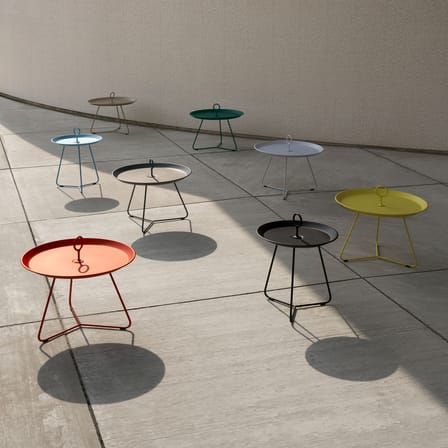Table basse Eyelet Medium métal orange / Ø 57,5 x H 41 cm - Houe