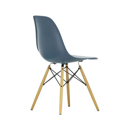 Chaise RE DSW - Eames Plastic Side Chair plastique bleu / (1950) - Pieds bois clair / Recyclé - Vitra