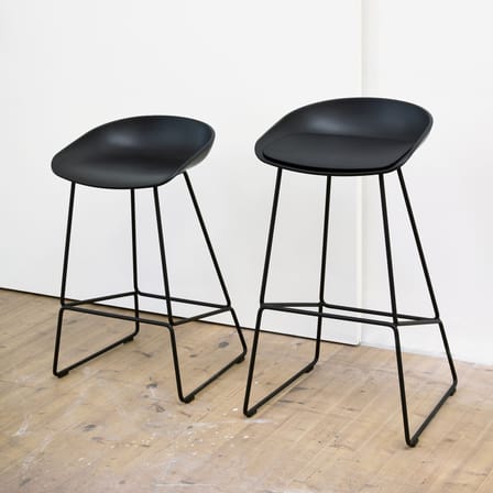Tabouret de bar About a stool AAS 38 LOW plastique noir / H 65 cm - Recyclé - Hay