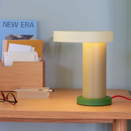 Lampe de table Magic LED métal vert - HÜBSCH
