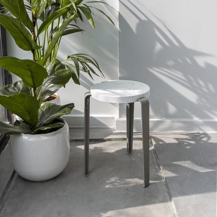 Sgabello Lou metallo grigio / Plastica riciclata Venezia - H 45 cm - TIPTOE