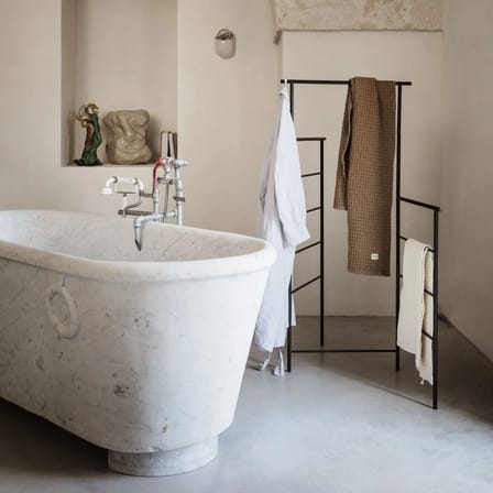 Porte-serviettes Dora métal blanc / Valet - Pliable - L 60 x H 132,5 cm / Seconde vie - Ferm Living
