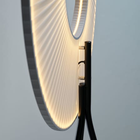 Lampadaire Iris Tripod tissu blanc / LED - Ø 80 cm - Dix Heures Dix