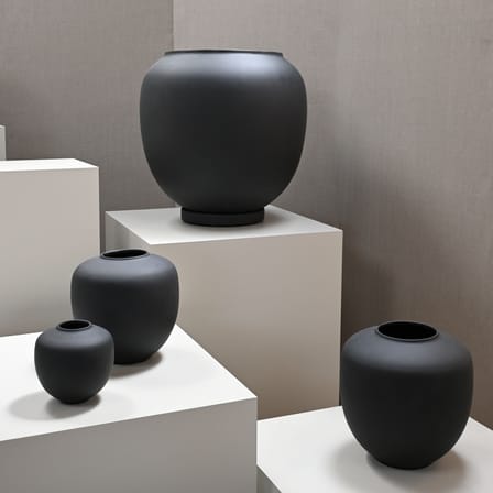 Vase Sunao Medium céramique noir / Surface lisse - Ø 30 x H 30 cm - 101 COPENHAGEN