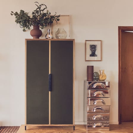 Armoire Pioneer Canvas bois vert / L 100 x P 37,5 x H 180 cm - Portes tissu - HK LIVING