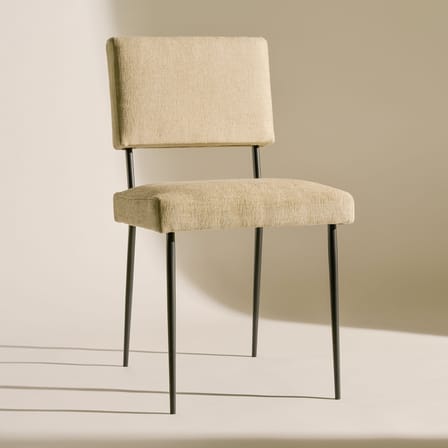 Chaise rembourrée M-Chair tissu beige / Réédition Marcel Gascoin - Gubi
