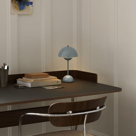 Lampe sans fil rechargeable Flowerpot VP9 plastique bleu / Ø 16 x H 29 cm - Verner Panton, 1968 - &tradition