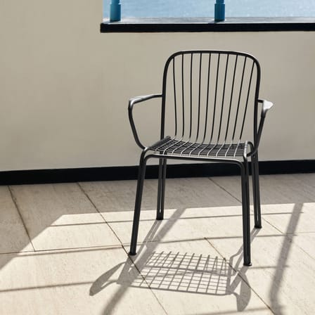 Fauteuil de repas Thorvald SC95 métal noir - &tradition
