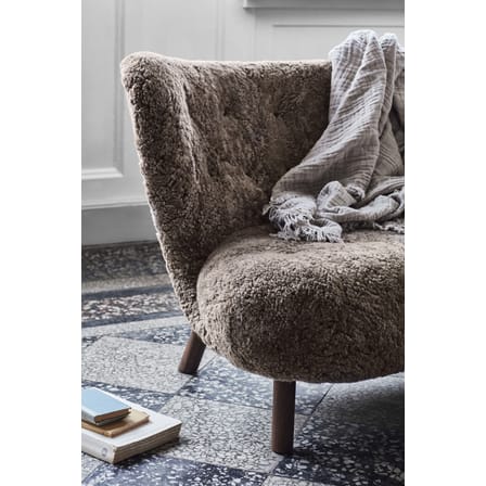 Fauteuil rembourré Little Petra VB1 tissu marron / Réédition 1938 - Peau de mouton - &tradition