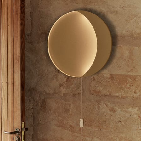 Applique con presa Neba metallo beige / Ø 45,5 cm - Ferm Living