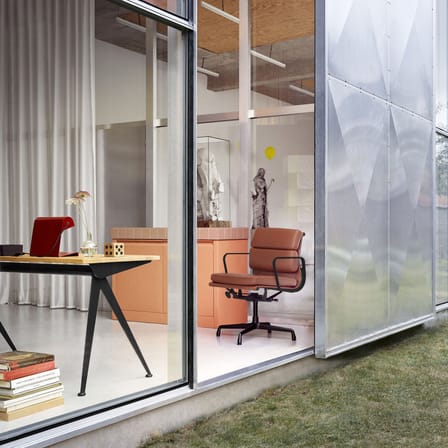 Fauteuil pivotant Soft Pad EA 231 cuir marron / Eames, 1969 - Vitra