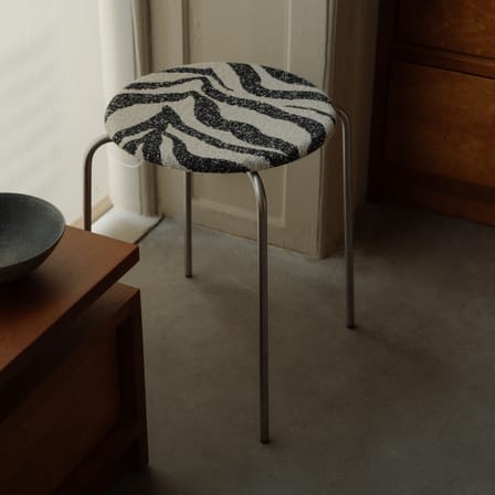 Tabouret Petit Rond INDOOR métal / Assise tissu zèbe - Frama 