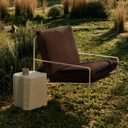 Fauteuil rembourré Desert tissu marron - Ferm Living