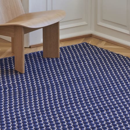 Teppich Channel textil blau / 140 x 200 cm - Handgewebt - Hay