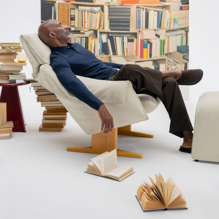 Fauteuil rembourré Bascule Highback tissu beige / Mécanisme d’inclinaison - Pieds chêne - Vitra