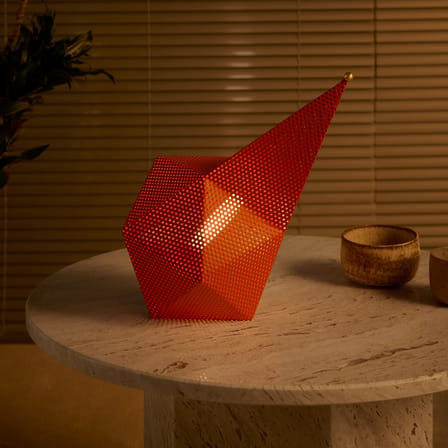 Lampe sans fil rechargeable Bagdad métal orange / Mathieu Matégot, 1954 - Acier perforé - Gubi