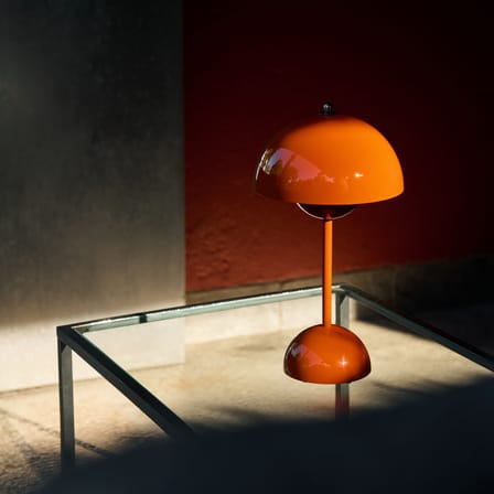 Lampe sans fil rechargeable Flowerpot VP9 métal orange / Ø 16 x H 29 cm - Verner Panton, 1968 - &tradition