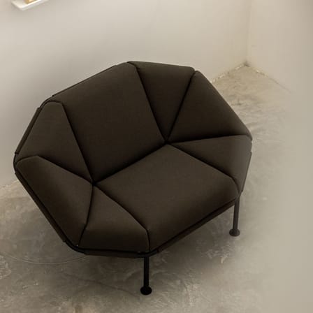 Fauteuil rembourré Atlas tissu vert - KANN DESIGN