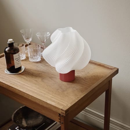 Lampe de table Soft Serve Regular rouge / H 26 cm - CRÈME ATELIER