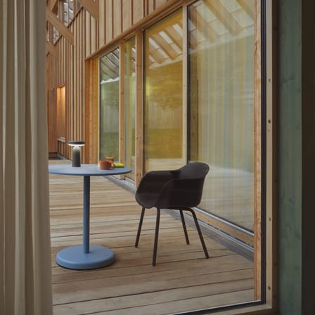 Table ronde Linear Café métal bleu / Ø 70 cm - Muuto