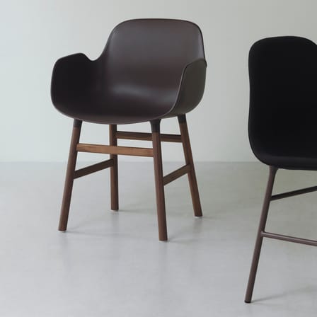 Fauteuil Form plastique rouge / Pieds chêne - Normann Copenhagen