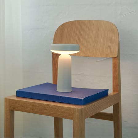 Kabellose, wiederaufladbare Außenlampe Ease plastikmaterial grau / ABS - Ø 13 x H 21,5 cm - Muuto