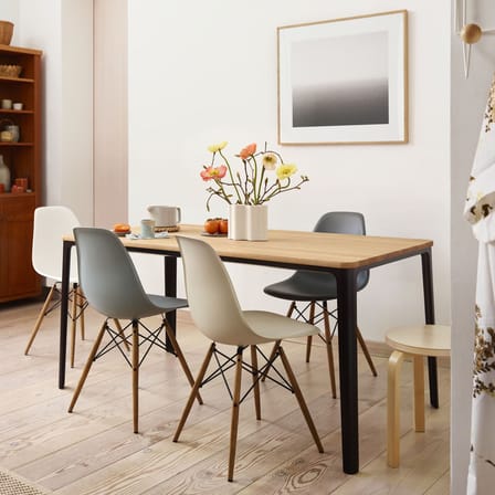 Chaise RE DSW - Eames Plastic Side Chair plastique gris / (1950) - Pieds bois clair / Recyclé - Vitra
