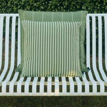 Coussin d'extérieur Terrazza - Narrow Stripe / 60 x 60 cm - Hay