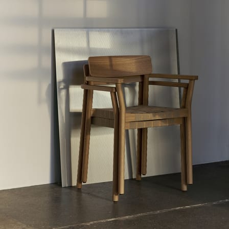 Fauteuil empilable Betty TK9 bois naturel / Sangles en lin - &tradition