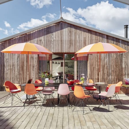 Fauteuil RE DAR - Eames Plastic Armchair plastique orange / (1950) - Pieds noirs / Recyclé - Vitra