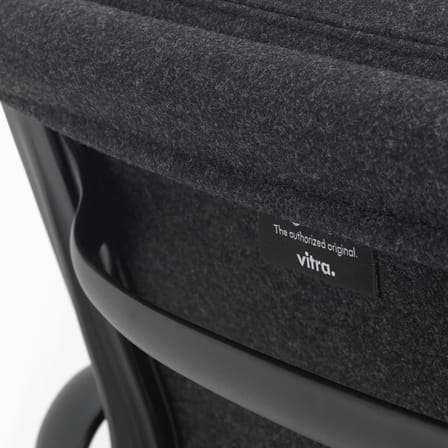 Fauteuil pivotant Soft Pad EA 208 tissu noir / Eames, 1969 - Vitra