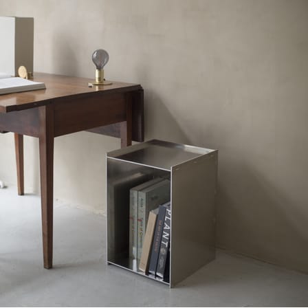 Table d'appoint Rivet Box Table métal / L 33,8 x H 48.1 x P 32,8 cm - Martelé à la main - Frama 