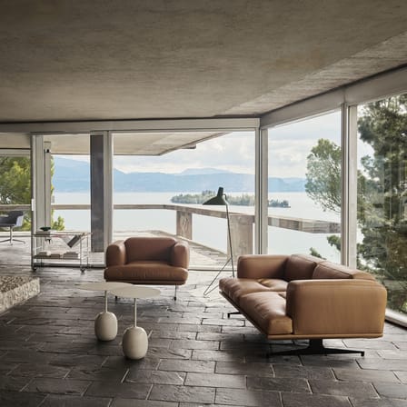 Fauteuil rembourré Inland AV21 cuir marron - &tradition