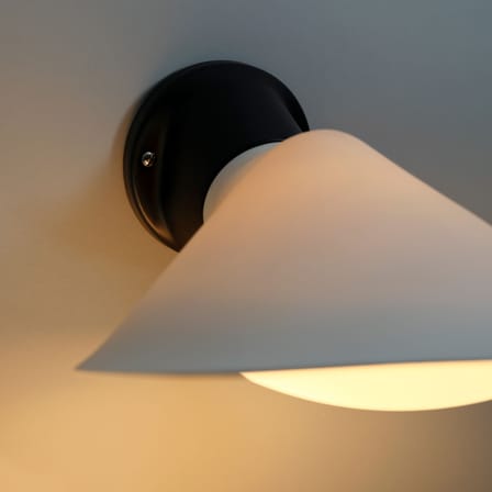 Applique Plume porcelaine / Orientable - Avec écran-diffuseur - DCW éditions