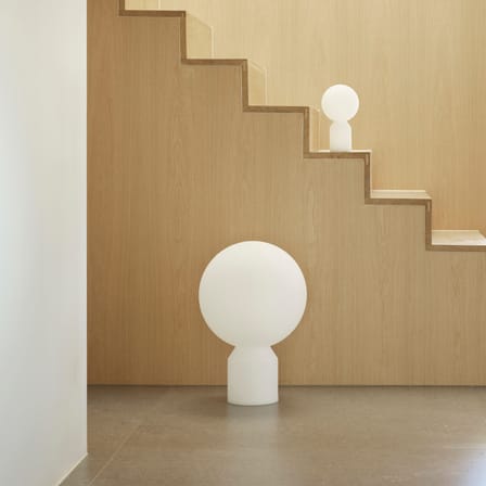 Lampe extérieur sans fil rechargeable Yo Large plastique blanc / LED - H 60 cm - Normann Copenhagen