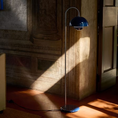 Lampadaire Flowerpot VP12 métal bleu / Verner Panton, 1969 - &tradition