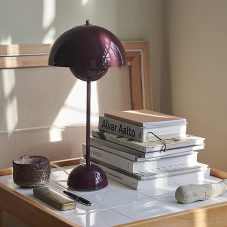 Lampe de table Flowerpot VP3 métal violet / H 50 cm - By Verner Panton, 1968 - &tradition