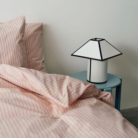 Tischleuchte Ava Pyramid textil weiß / H 32 cm - Hay