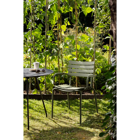 Fauteuil empilable ReCLIPS plastique vert / Accoudoirs bambou - Plastique recyclé - Houe