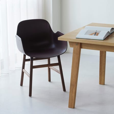 Fauteuil Form plastique beige / Pieds chêne - Normann Copenhagen