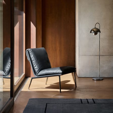 Fauteuil rembourré Muno LN18 cuir noir - &tradition