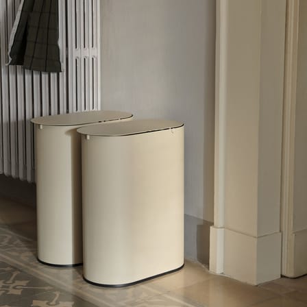 Enkel Mediuml Bin metal beige / 19 liters - L 21 x D 39 x H 50 cm - Ferm Living