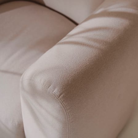 Fauteuil rembourré Flom tissu beige - NOO.MA
