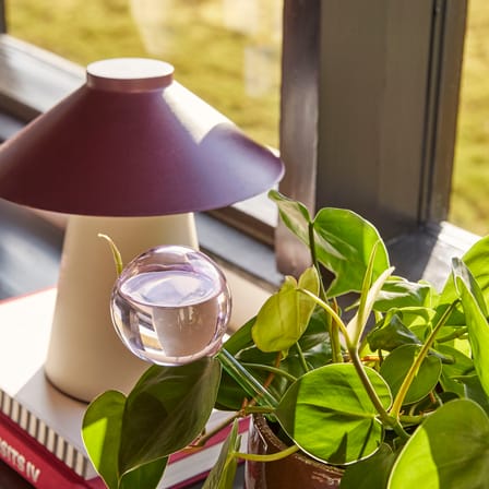 Chipper Table lamp metal red - HÜBSCH