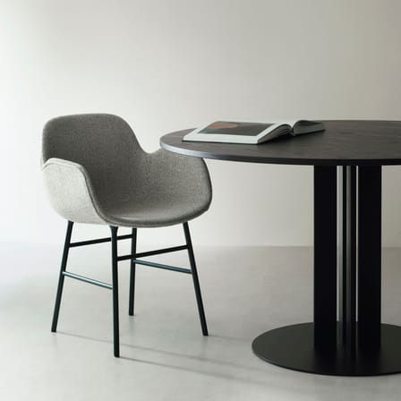 Fauteuil Form plastique rouge / Pieds métal - Normann Copenhagen
