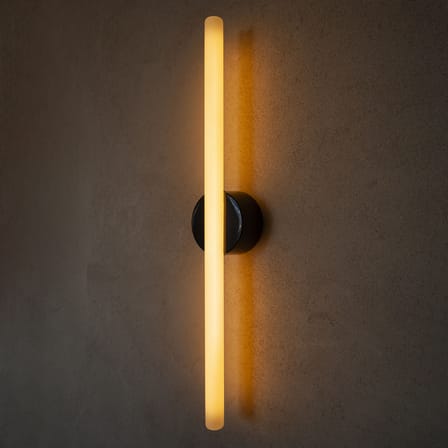 Applique salle de bains Kilter Long LED verre blanc / H 64 cm - Orientable - TALA