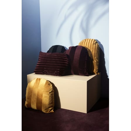 Arcus Cushion textile red / 50 x 50 cm - Velvet - AYTM