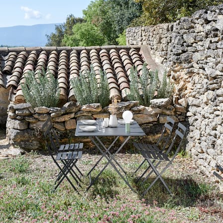 Bistro Foldable table metal beige / 77 x 57 cm - 4 persons / Parasol hole - Fermob