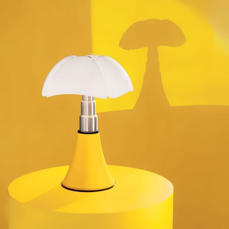 Lampe de table Pipistrello Pop LED jaune / H 66 à 86 cm - Gae Aulenti, 1965 - Martinelli Luce