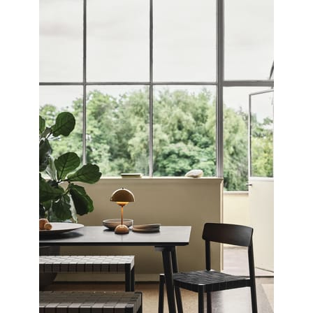 Chaise empilable Betty TK1 tissu bois noir / Sangles en lin - &tradition